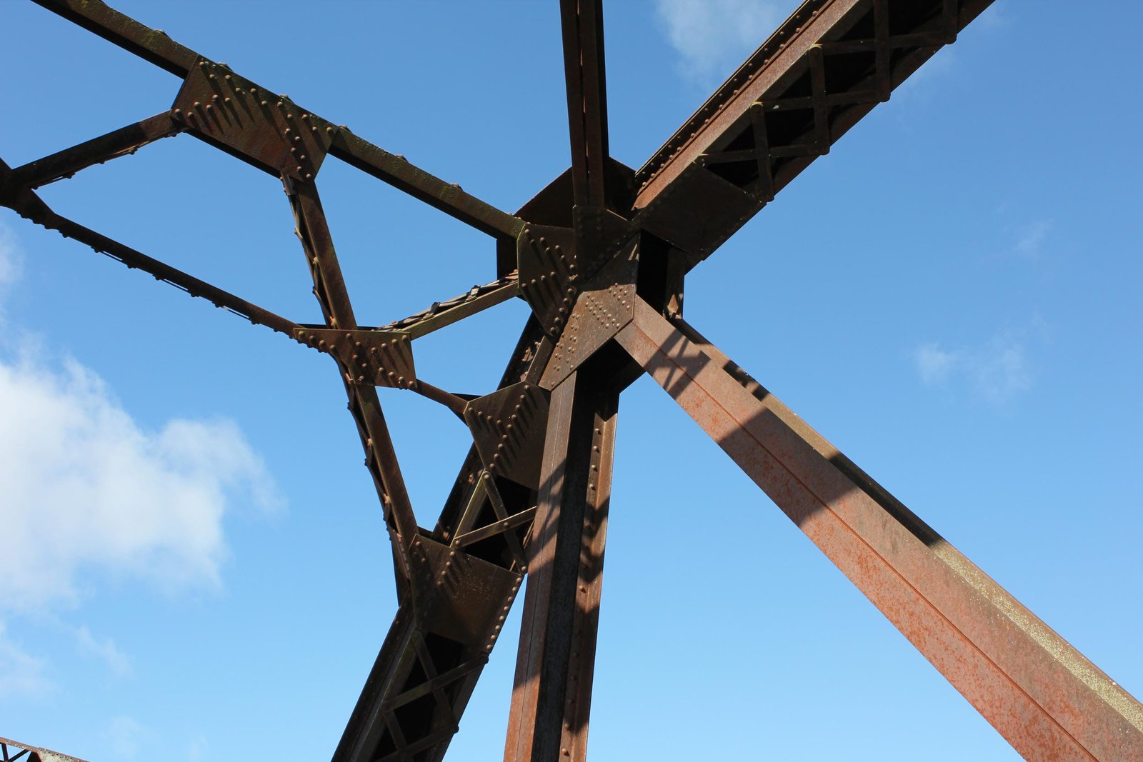 Upper angle connection